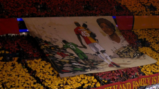 Το κορεό των οπαδών της Γαλατά για τη ζωή και τη μητέρα του Οσιμέν: Δάκρυσε ο Νιγηριανός, δείτε βίντεο 