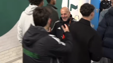 Η αγκαλιά του Γιάννη Αλαφούζου στον Ταμπόρδα μετά το γκολ του κόντρα στη Μπέτις, βίντεο 