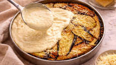 Γιατί σβολιάζει η μπεσαμέλ και πώς θα πετύχετε την τέλεια υφή