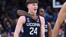 NCAA: Με απίστευτη ανατροπή στο Final 4 το UConn, επόμενος αντίπαλος το Illinois του Στογιάκοβιτς, δείτε βίντεο