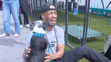Συγκινητικό βίντεο: Βρήκε τον σκύλο του τρία χρόνια αφού τον είχαν κλέψει  στο Λος Άντζελες και ξέσπασε σε λυγμούς, δείτε βίντεο