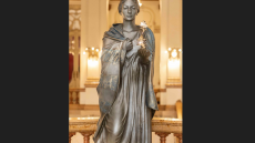 Μαρία Κάλλας: Το μνημειώδες γλυπτό Νίκου Φλώρου ταξίδεψε στην Όπερα του Σάο Πάολο