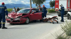 Σοβαρό τροχαίο στο Ναύπλιο, τραυματίστηκε οδηγός αυτοκινήτου