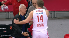 H αγκαλιά του Βεζένκοφ με τον Στόιτσκοφ μετά το παιχνίδι της Χάποελ με τον Ολυμπιακό, βίντεο 