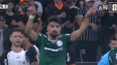 Απίστευτη φάση στη Βραζιλία: Ποδοσφαιριστής της Κορίνθιανς αποβλήθηκε για άσεμνη κίνηση αφού τον κάρφωσε αντίπαλος στο VAR, δείτε βίντεο