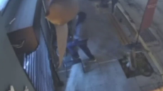 Πολίχνη: Καρέ-καρέ η αποτυχημένη διάρρηξη καφετέριας, δείτε βίντεο
