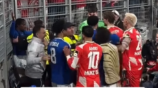 Χάος στο Στρασβούργο-Μάιντς: Ο Γκόντο πανηγύρισε μπροστά στους Γερμανούς οπαδούς και οι αντίπαλοι του επιτέθηκαν, βίντεο 