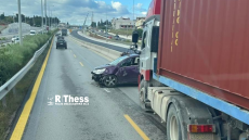 Φορτηγό συγκρούστηκε με αυτοκίνητο στον Περιφερειακό Θεσσαλονίκης, δείτε βίντεο