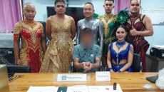Αστυνομικοί στην Ταϊλάνδη έγιναν viral ως drag queens για τη σύλληψη εμπόρου ναρκωτικών αλλά η φωτογραφία ήταν ΑΙ