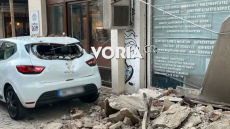 «Ακούστηκε δυνατό μπαμ σαν σεισμός»: Κατέρρευσε τμήμα μπαλκονιού από κτίριο στο κέντρο της Θεσσαλονίκης, δείτε βίντεο και φωτογραφίες