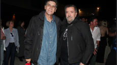 Γιάννης Μπέζος και Σπύρος Παπαδόπουλος συναντιούνται στο Δημοτικό Θέατρο Πειραιά  δεκαετίες μετά τους «Απαράδεκτους»