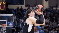 Αθλητικές μεταδόσεις: Πού θα δείτε ΑΕΚ και ΠΑΟΚ στο μπάσκετ, τα ματς του Champions League και τον Τσιτσιπά στο τουρνουά του Αλμάτι