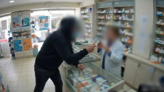 21χρονος με κατσαβίδι λήστεψε φαρμακείο στην Κρήτη, πήρε €300 και πήγε για... καφέ: Ζήτησε συγγνώμη όταν τον συνέλαβαν