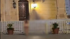 Σάλος στη Βηρυτό για ημίγυμνη γυναίκα μπροστά από τέμενος, έκανε live στο TikTok, δείτε βίντεο