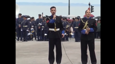 Η μπάντα του Πολεμικού Ναυτικού τραγούδησε Γιώργο Μαζωνάκη στην πλατεία Αριστοτέλους στη Θεσσαλονίκη, δείτε βίντεο