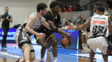 Stoiximan GBL: Ο Βίκος Φalcons πέτυχε ιστορική νίκη, 95-84 την ΑΕΚ που απογοητεύει, βίντεο