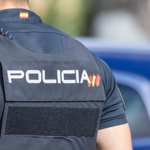 Συνελήφθη Βρετανός σε πτήση προς τη Μαγιόρκα που προσπάθησε να φιλήσει έναν αεροσυνοδό στον λαιμό