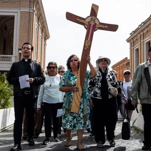 Από την Τετάρτη σε λαϊκό προσκύνημα η σορός - Χιλιάδες πιστοί στο Βατικανό