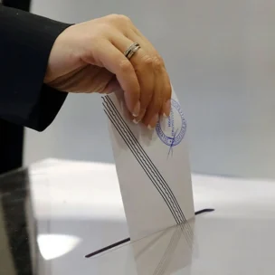 Δημοσκόπηση GPO: Ανακάμπτει για δεύτερο μήνα η ΝΔ, πτώση για το ΠΑΣΟΚ, στις 10,1 μονάδες η διαφορά
