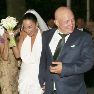 Παύλος Βαρδινογιάννης - Κατερίνα Μπιρμπίλη: Ο παραμυθένιος γάμος στην Εκάλη με τον εντυπωσιακό στολισμό και τους λαμπερούς καλεσμένους