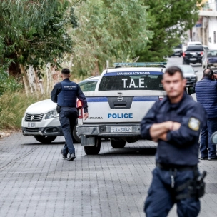 Όπλα, φυσίγγια και μαχαίρια βρήκαν οι αστυνομικοί σε σπίτια στα Βορίζια