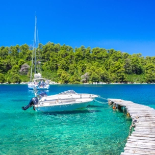 Η Σκόπελος ανάμεσα στους «παραδεισένιους προορισμούς» για τους Σουηδούς ταξιδιώτες το 2026