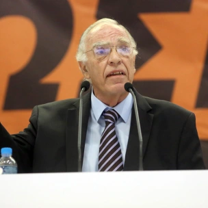 Η γεμάτη ανατροπές ζωή του Βασίλη Λεβέντη: Γεννήθηκε στα Ταμπούρια, ήθελε να γίνει τραγουδιστής, μπήκε στη Βουλή, έγινε καναλάρχης