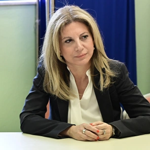 Η Καρυστιανού σχολιάζει τη σύνοδο του ΝΑΤΟ και βλέπει πάλι... «εθνική προδοσία» στα ελληνοτουρκικά, η απορία Γεωργιάδη