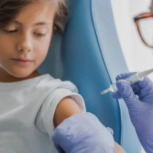 Ο εμβολιασμός για τον HPV δεν αφορά μόνο κορίτσια – Οι 3 τύποι καρκίνου από τους οποίους προστατεύει τα αγόρια