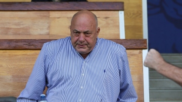 Ο Αχιλλέας Μπέος ζητά να σβηστούν τα ονόματα των Τεμπών από το Σύνταγμα, «να παρέμβει ο Μητσοτάκης»