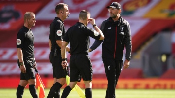 Βίντεο: Ο διαιτητής που έβρισε τον Κλοπ σνιφάρει λευκή σκόνη κατά τη διάρκεια του Euro της Γερμανίας