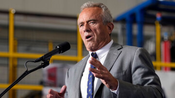 Ο Τραμπ ανακοίνωσε τον αντιεμβολιαστή Ρόμπερτ Κένεντι Τζούνιορ ως νέο «υπερυπουργό» Υγείας - Έχει εντολή να τα... σαρώσει όλα