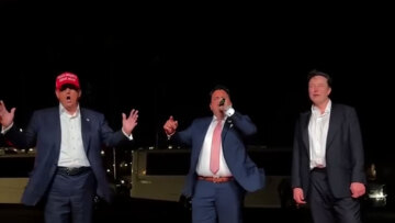 Τραμπ και Μασκ τραγουδούν ντουέτο το «Ο Θεός να ευλογεί την Αμερική»