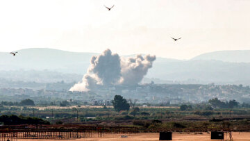 Συριακό Παρατηρητήριο: Ισραηλινά πλήγματα σε αποθήκες όπλων στην επαρχία Ντέιρ Εζόρ