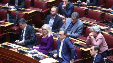 ΣΥΡΙΖΑ: Επιχειρεί φρένο στις αποχωρήσεις με όχημα την εκλογή νέου προέδρου