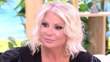 Στέλλα Μπεζαντάκου: Υπάρχουν παρουσιαστές που έχτισαν καριέρα χλευάζοντάς μας, ο κόσμος δεν ξεχνά