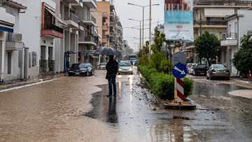 Κακοκαιρία: Σε επιφυλακή και στην Θεσσαλία για καταιγίδες - Ήχησε μήνυμα 112, αναμένονται 125 χιλιοστά βροχής σε 7 ώρες