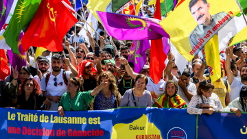 Χιλιάδες Κούρδοι διαδήλωσαν στην Κολωνία για την απελευθέρωση του Οτσαλάν - Bίντεο