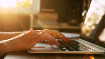 Voucher έως 1.600 ευρώ για αγορά laptop - Βγήκαν τα αποτελέσματα 