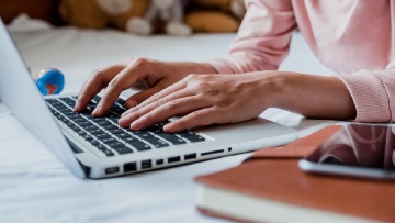 Νέο voucher από 400 έως 800 ευρώ σε οικογένειες, ποιοι ωφελούνται
