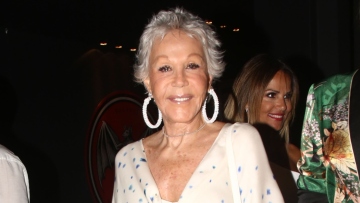 Ζωή Λάσκαρη: Δημοπρατούνται κοσμήματά της 7 χρόνια μετά τον θάνατό της – Άγνοια δηλώνει ο Αλέξανδρος Λυκουρέζος