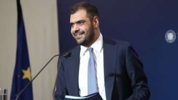 Μαρινάκης: Ο κατώτατος μισθός ενισχύει την ασφάλεια για τους εργαζόμενους, καθώς προβλέπεται ότι δεν μπορεί να μειωθεί