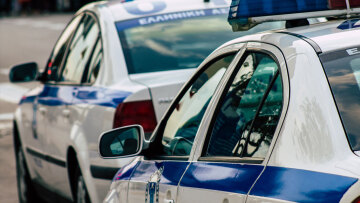 Μεγάλη αστυνομική επιχείρηση στην Αττική: Οκτώ συλλήψεις για κύκλωμα ναρκωτικών και όπλων, ανάμεσά τους και ο αρχηγός