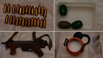  Όπλα, χειροβομβίδες και εκρηκτικά στη γιάφκα στο Παγκράτι - Δείτε φωτογραφίες 