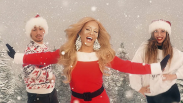 Τάκης Ζαχαράτος: Η εντυπωσιακή μεταμόρφωσή του σε Μαράια Κάρεϊ ενόψει Χριστουγέννων - Βίντεο 