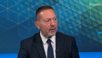 Στουρνάρας στο Bloomberg: Η ΕΚΤ θα πρέπει να μειώνει τα επιτόκια σε κάθε συνεδρίαση μέχρι να φτάσει το 2%