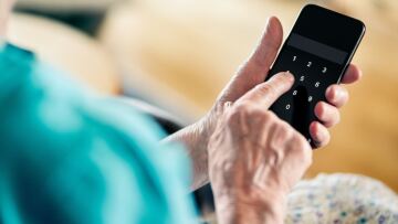 Καστοριά: Εξαπάτησαν τηλεφωνικά 93χρονη και απέσπασαν χρυσές λίρες και μετρητά