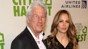 Ρίτσαρντ Γκιρ για την απόφασή του να μετακομίσει στην Ισπανία: Η σύζυγός μου μού έδωσε 7 χρόνια στις ΗΠΑ