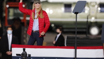 Ο Ντόναλντ Τραμπ θα αναθέσει στην Κέλι Λέφλερ το υπουργείο Γεωργίας