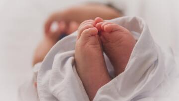 Εντοπίστηκαν στην Ηλεία οι γονείς που παράτησαν το μωρό τους στο μπαλκόνι στη Θεσσαλονίκη
